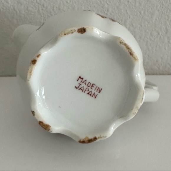 Floral Porcelain Creamer Pitcher vintage about 4” high made in Japan - Picture 7 of 8